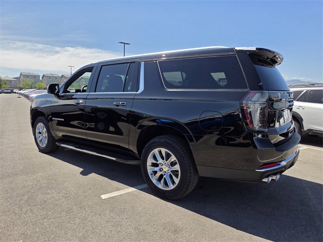 2025 Chevrolet Suburban Premier photo 3
