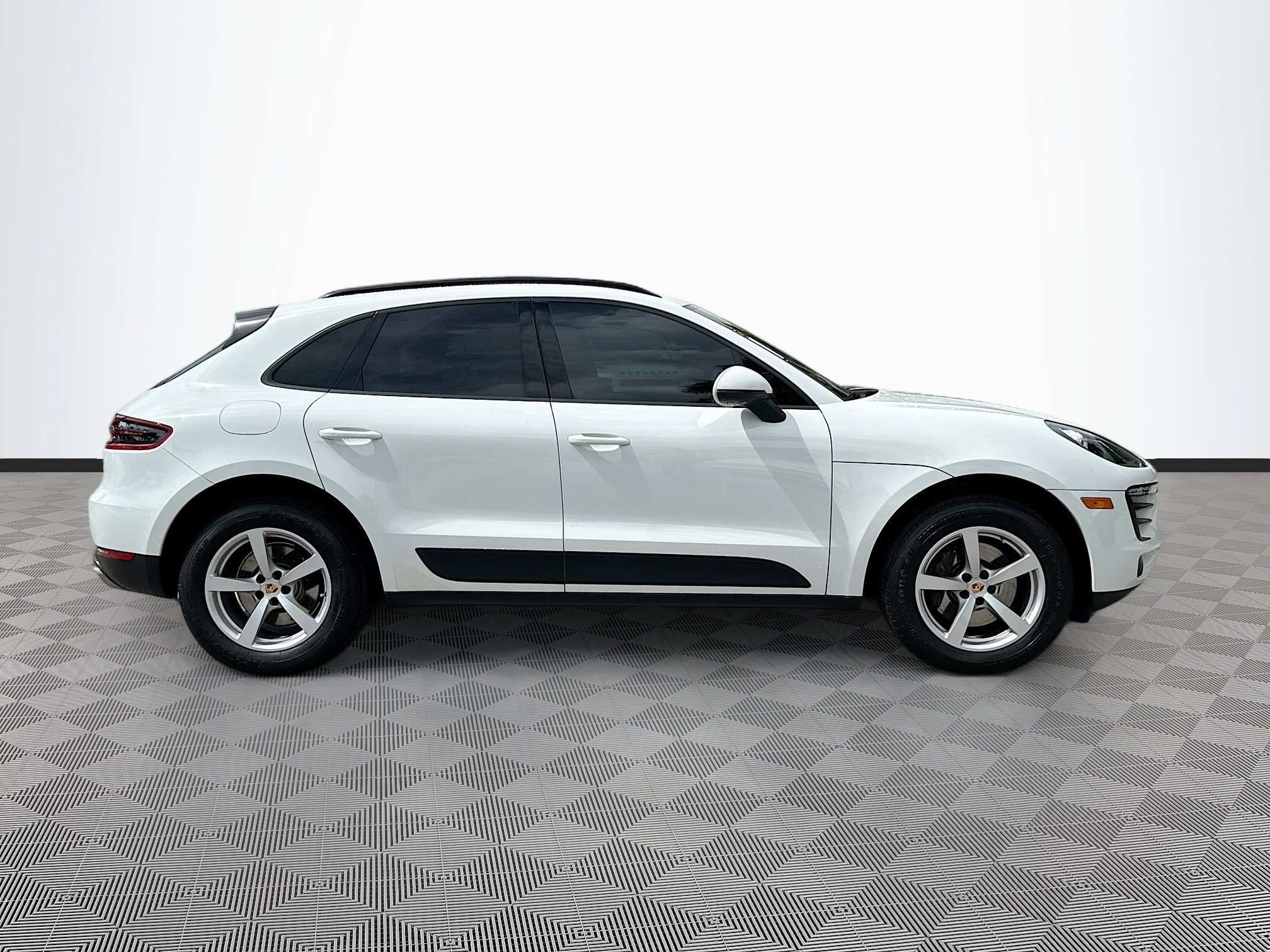 2018 Porsche Macan photo 8