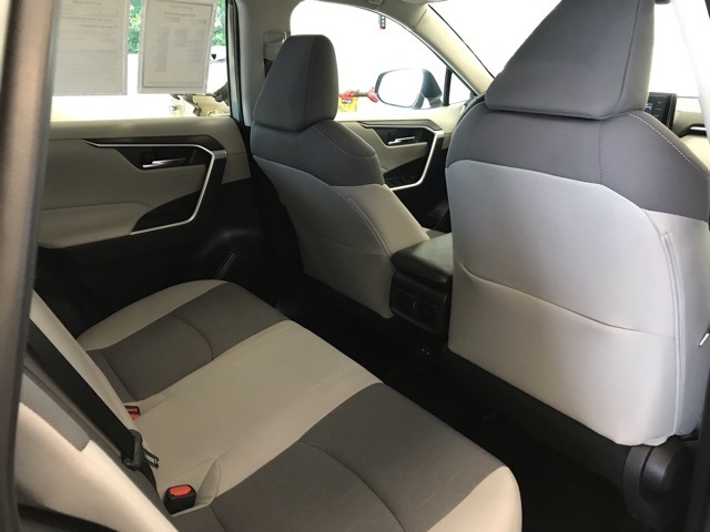2022 Toyota RAV4 XLE photo 12