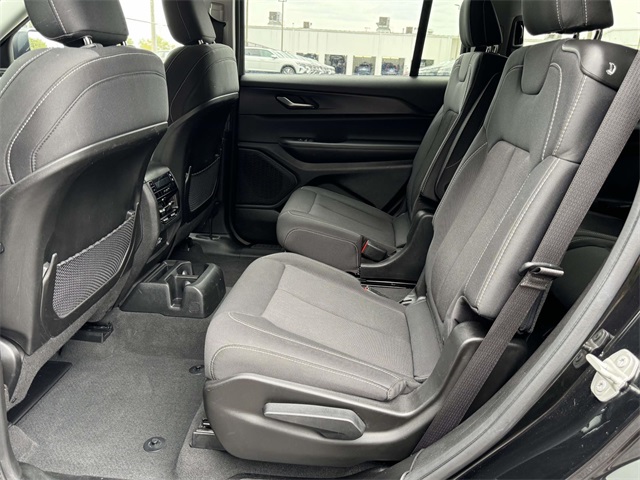 2023 Jeep Grand Cherokee Laredo photo 15