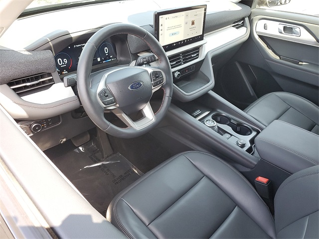 2025 Ford Explorer photo 3