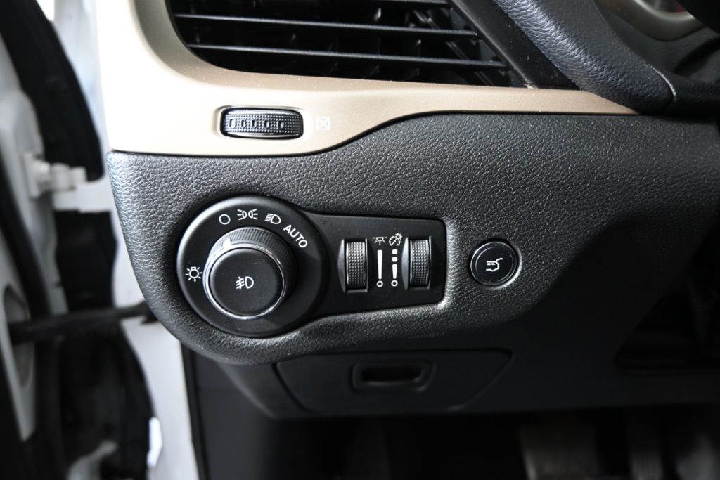 2014 Jeep Cherokee Latitude photo 21