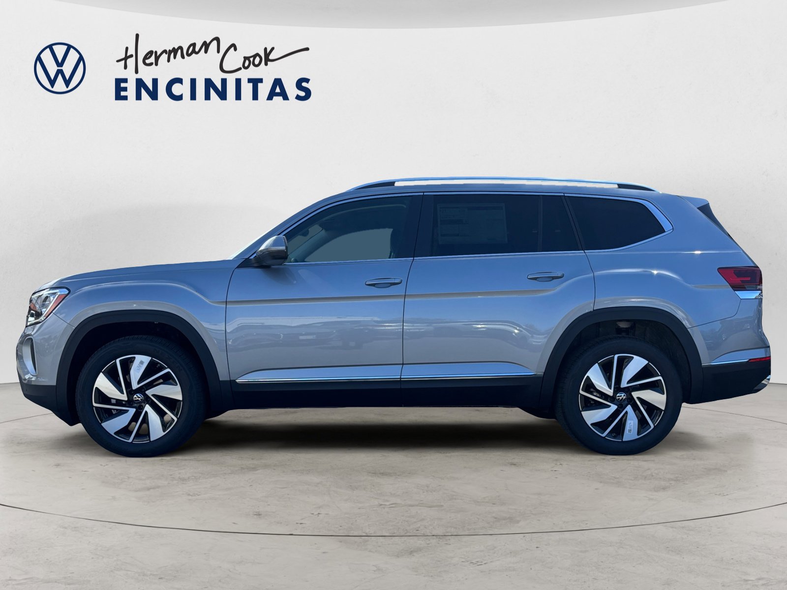 2025 Volkswagen Atlas SEL photo 2