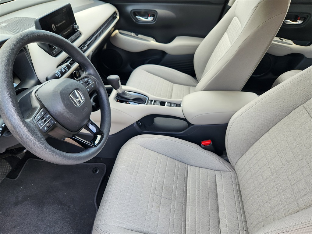 2025 Honda HR-V LX photo 7