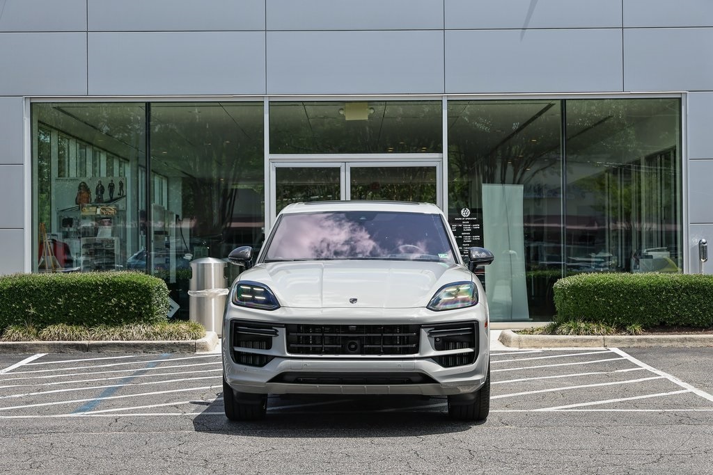 2025 Porsche Cayenne Turbo E-Hybrid photo 9
