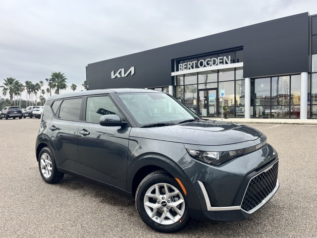 2025 Kia Soul LX's photo