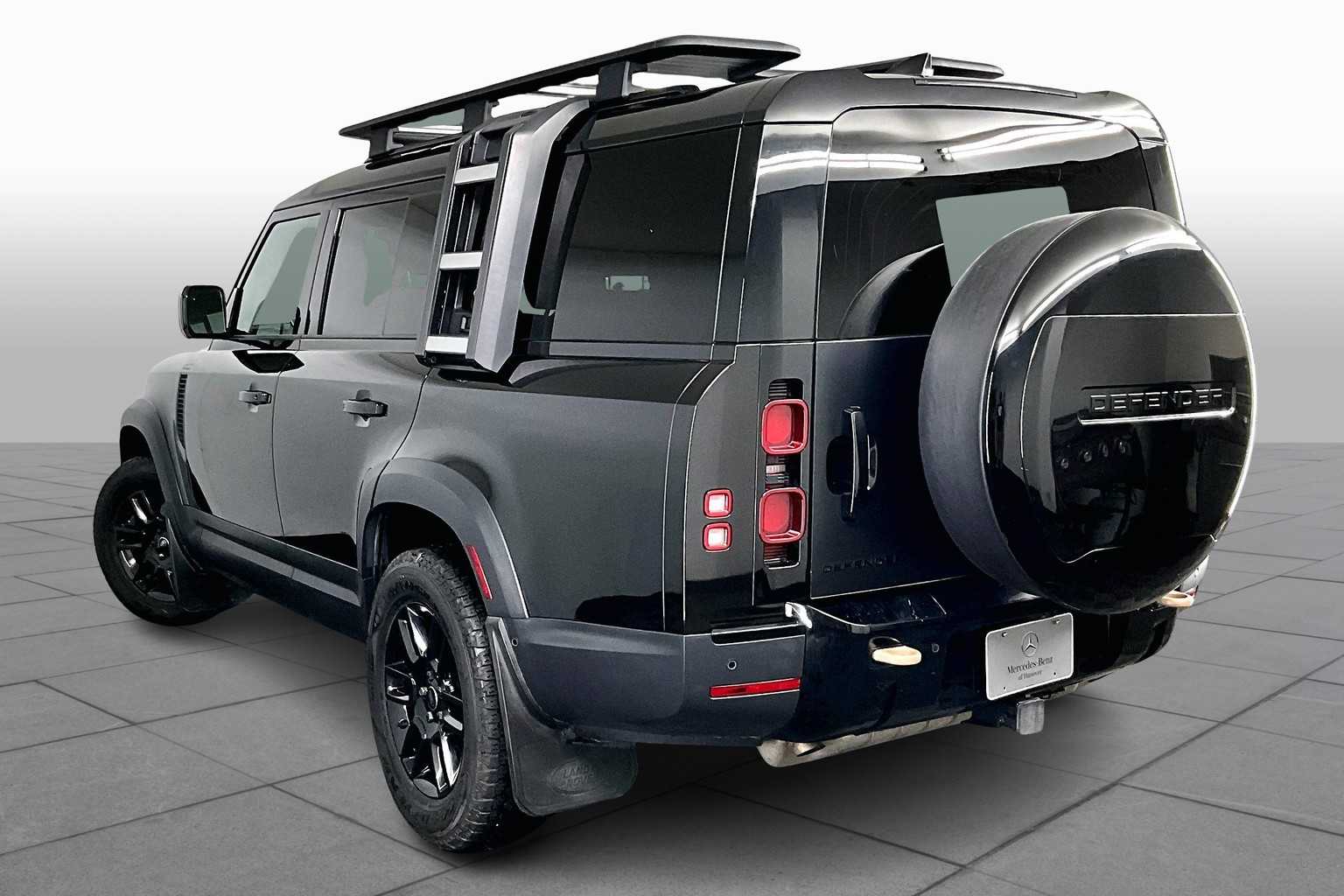 2023 Land Rover Defender SE photo 10