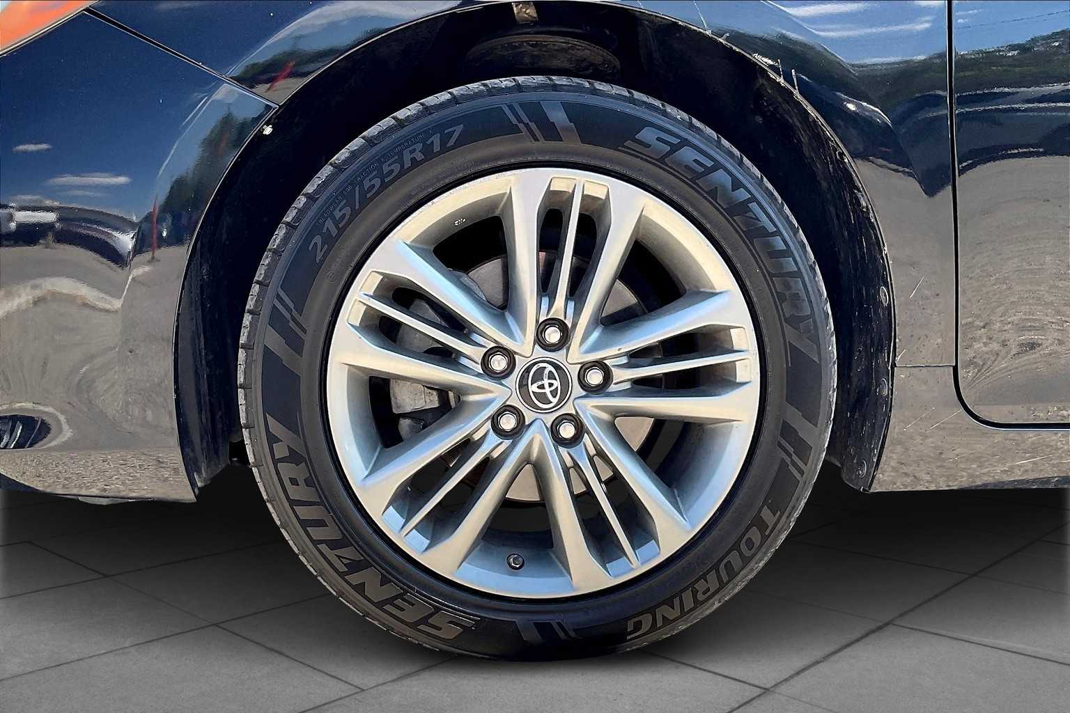 2016 Toyota Camry SE photo 10