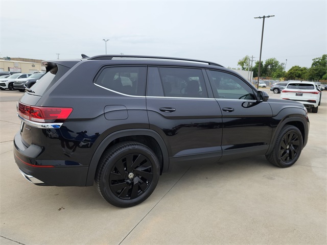 2026 Volkswagen Atlas SE Technology photo 2