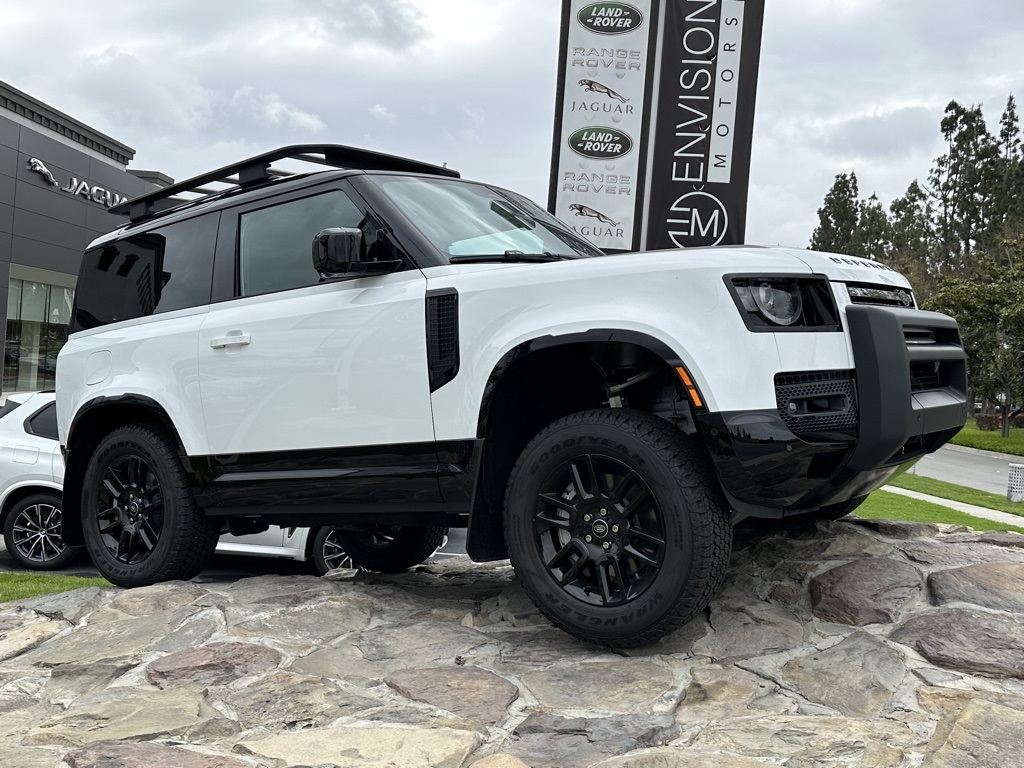 2023 Land Rover Defender 90 X-Dynamic SE photo 2