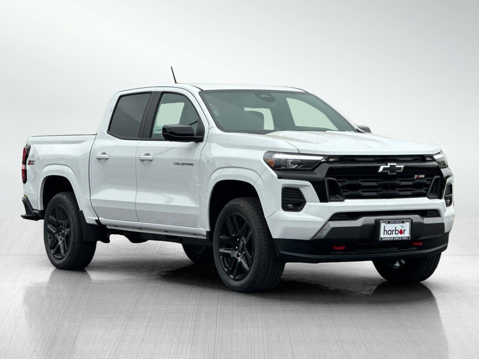 2025 Chevrolet Colorado Z71 photo 2