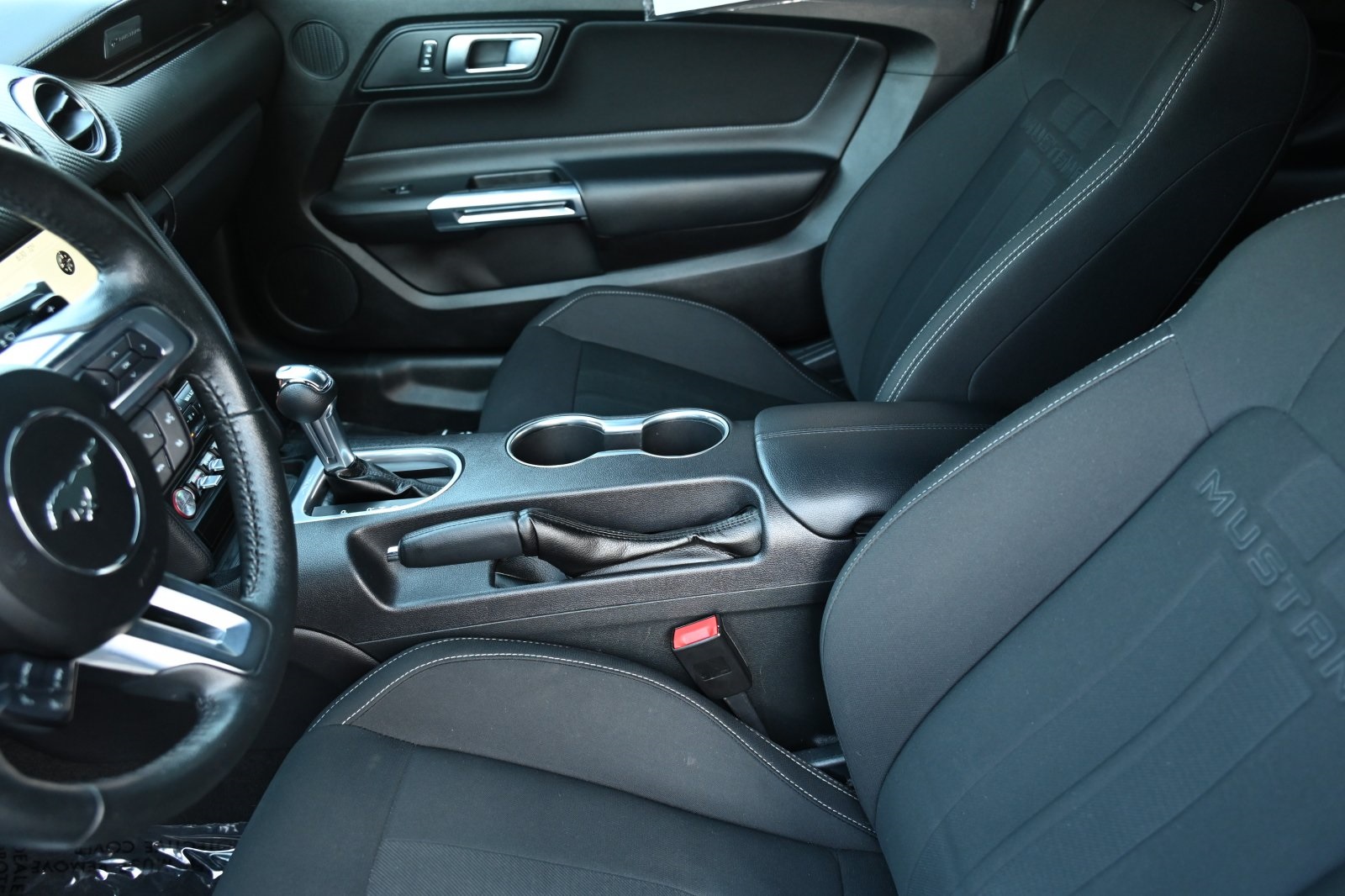 2021 Ford Mustang EcoBoost photo 9
