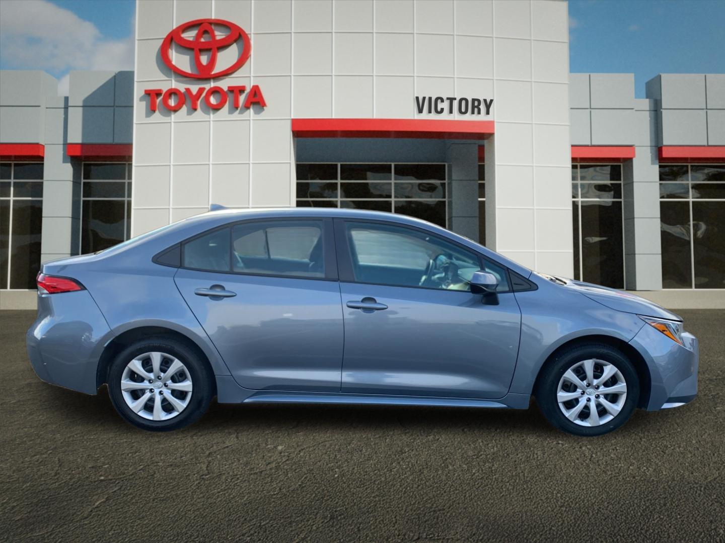 2022 Toyota Corolla LE photo 2