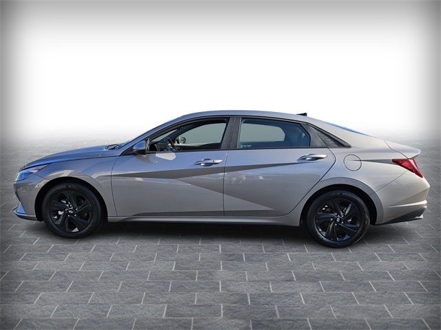 2023 Hyundai Elantra SEL photo 4