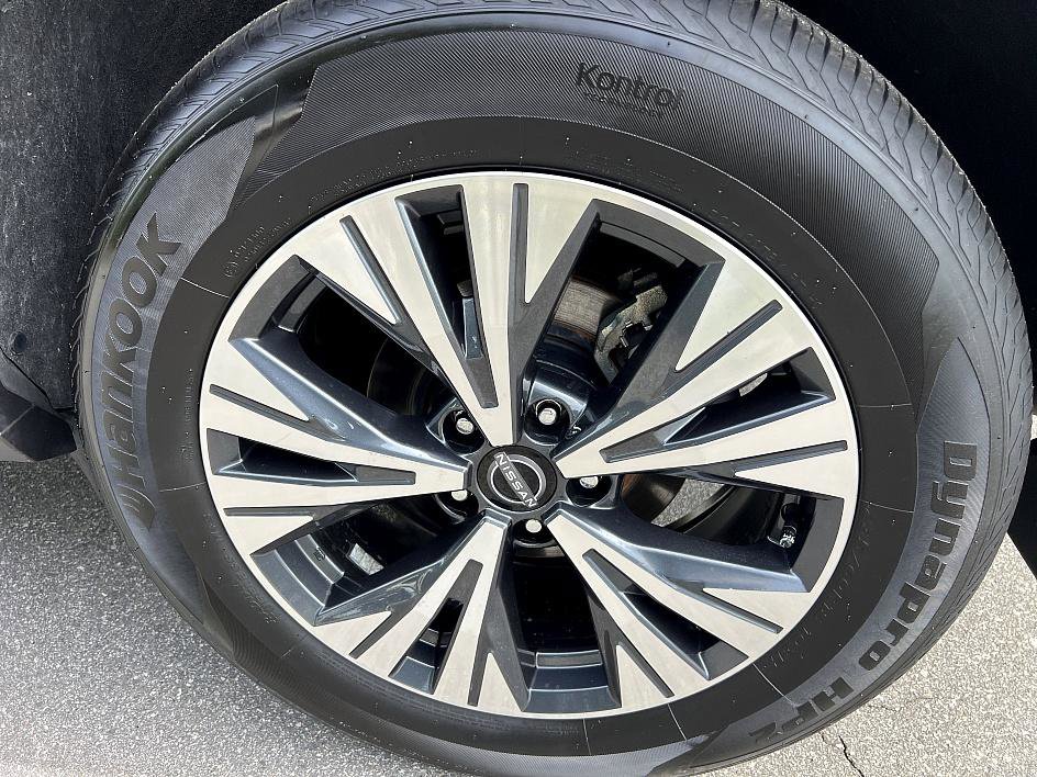 2023 Nissan Rogue SV photo 10