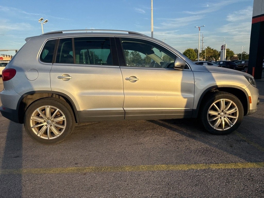2012 Volkswagen Tiguan SEL photo 4