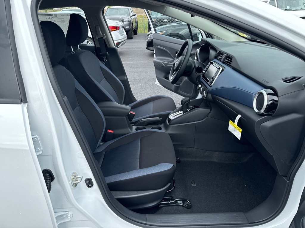 2025 Nissan Versa 1.6 SV photo 15