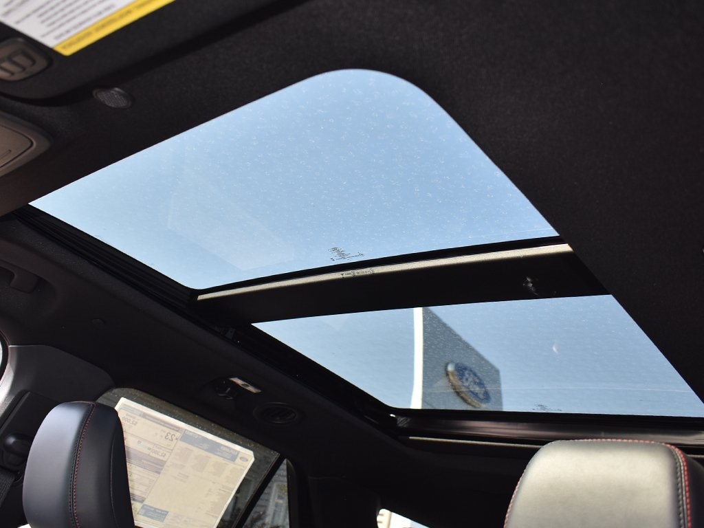 2025 Ford Explorer ST-Line photo 8