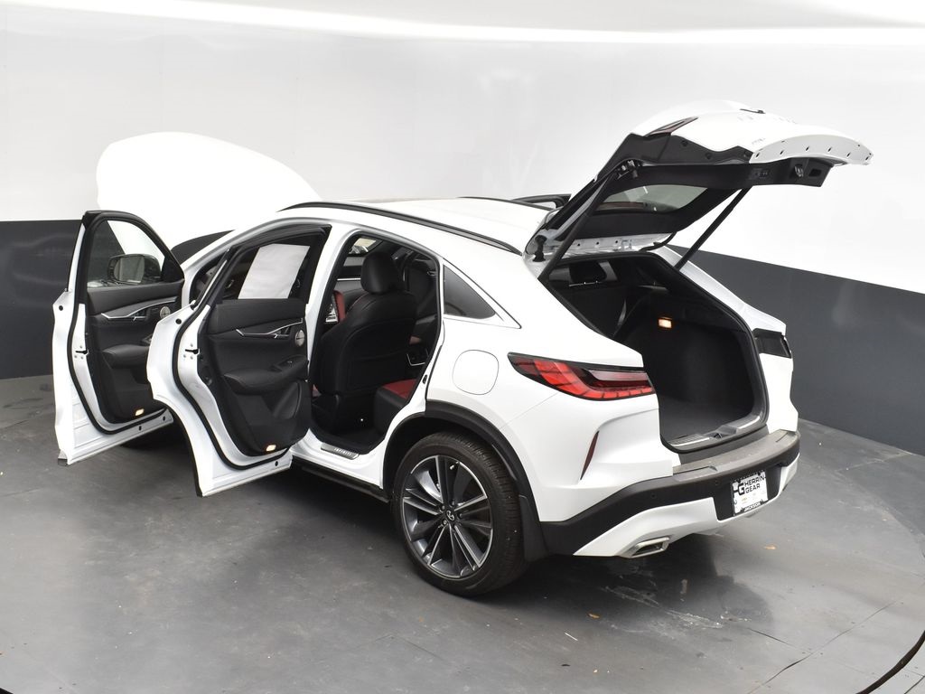 2025 Toyota RAV4 LE photo 2