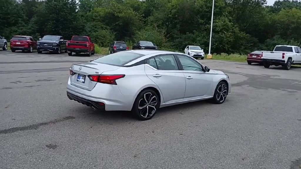 2024 Nissan Altima 2.5 SR photo 8