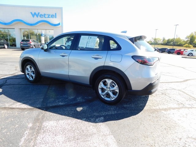 2025 Honda HR-V LX photo 2