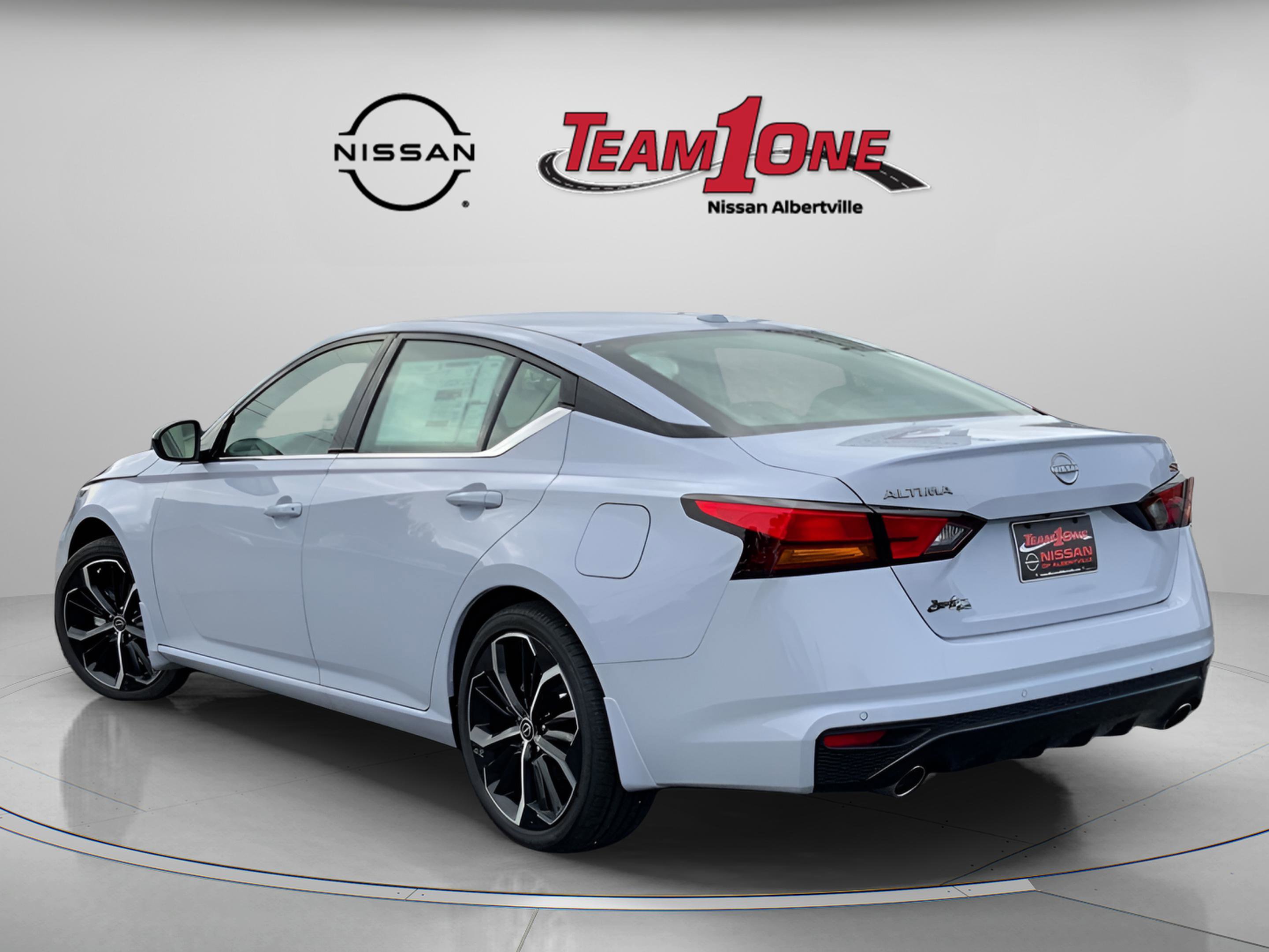 2025 Nissan Altima SR photo 3
