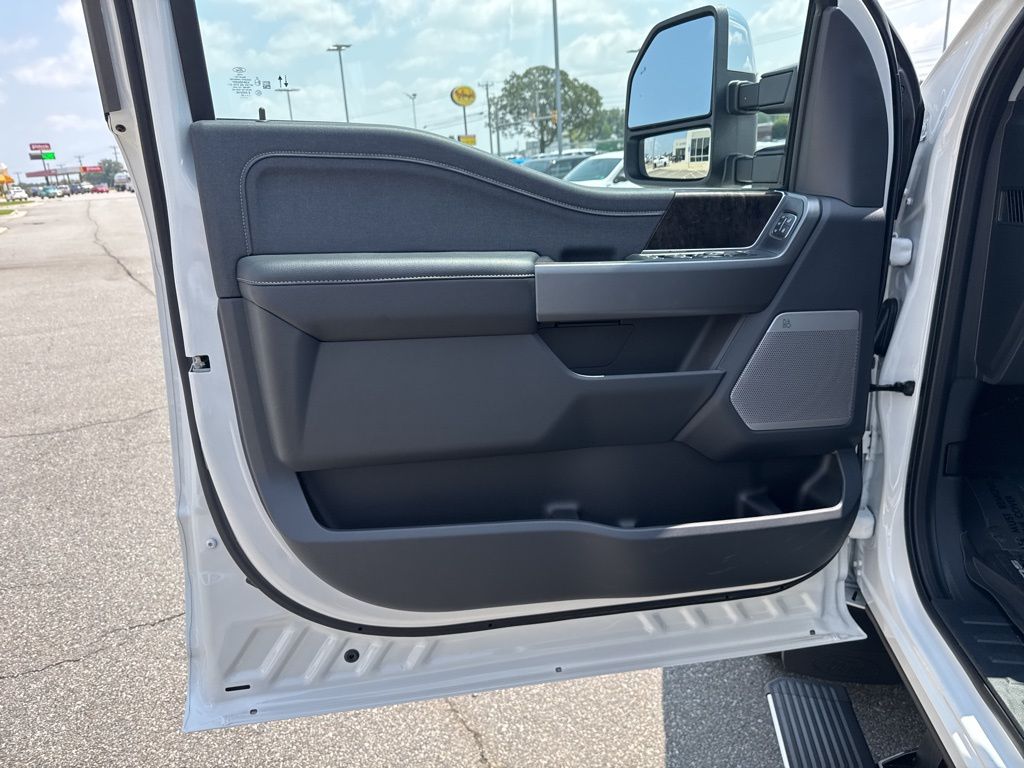 2025 Ford F-350 Lariat photo 12