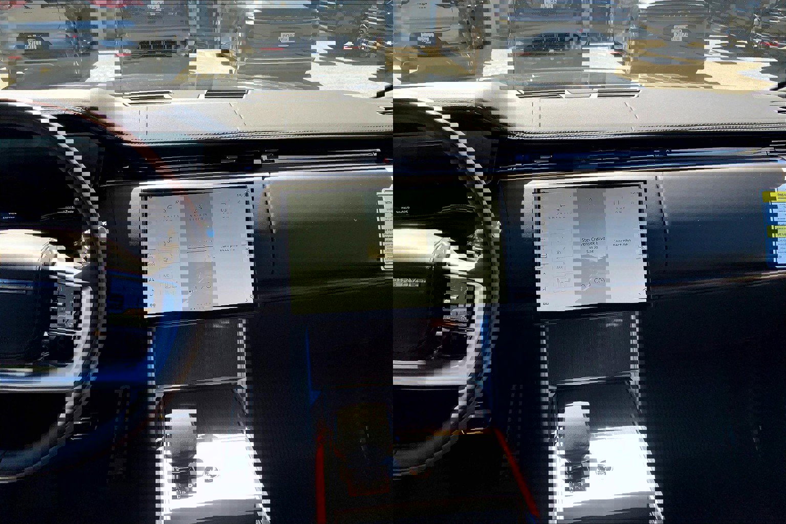 2025 Land Rover Range Rover SE photo 6