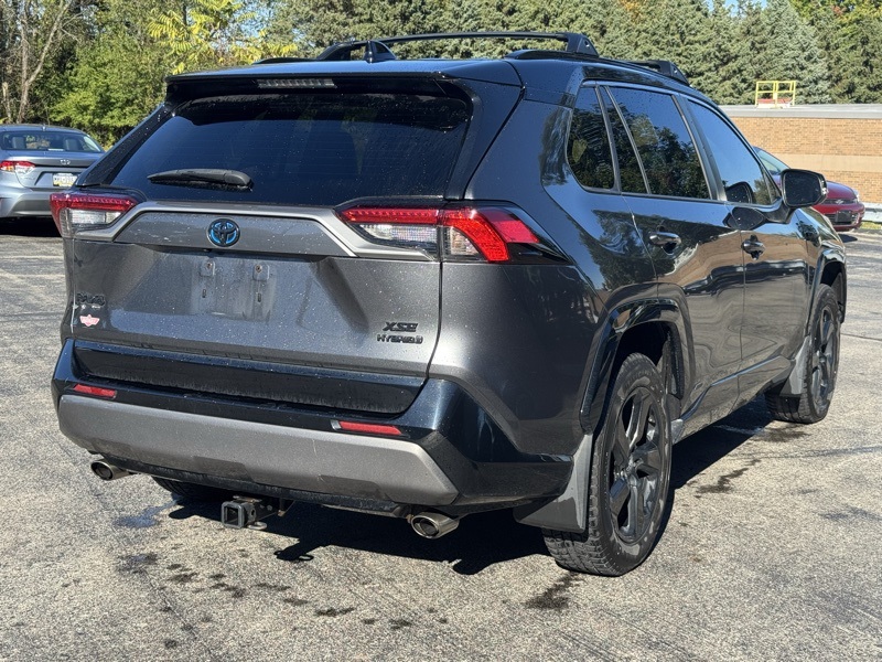 2020 Toyota RAV4 Hybrid XSE photo 3
