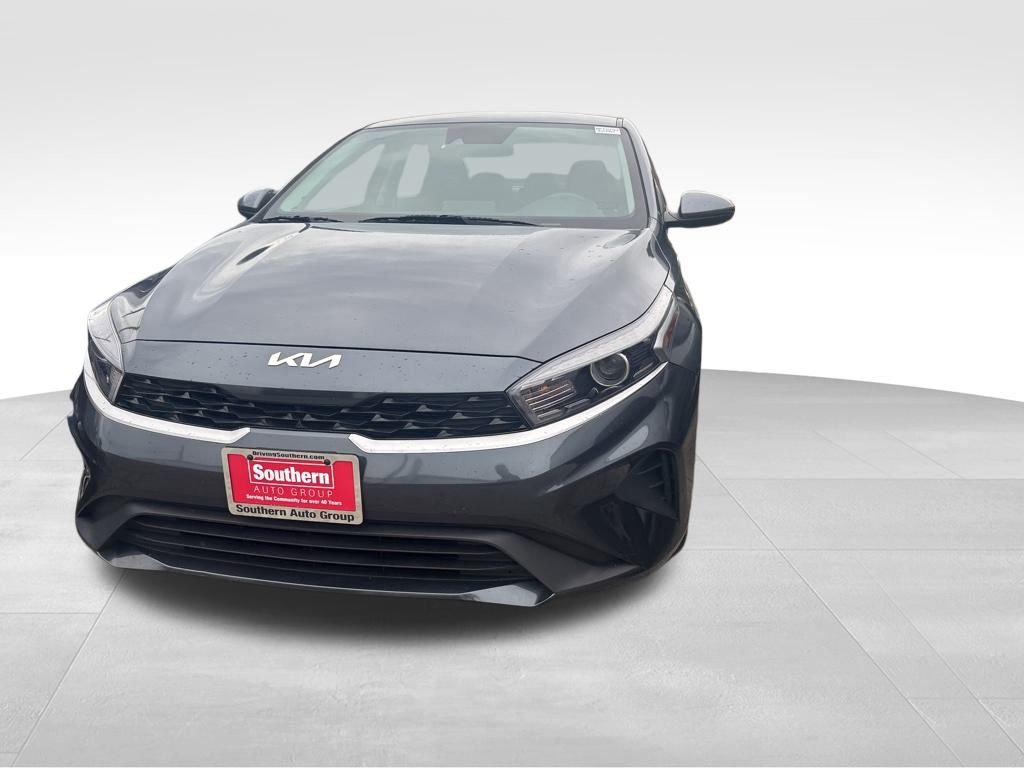 2023 Kia Forte LXS photo 2