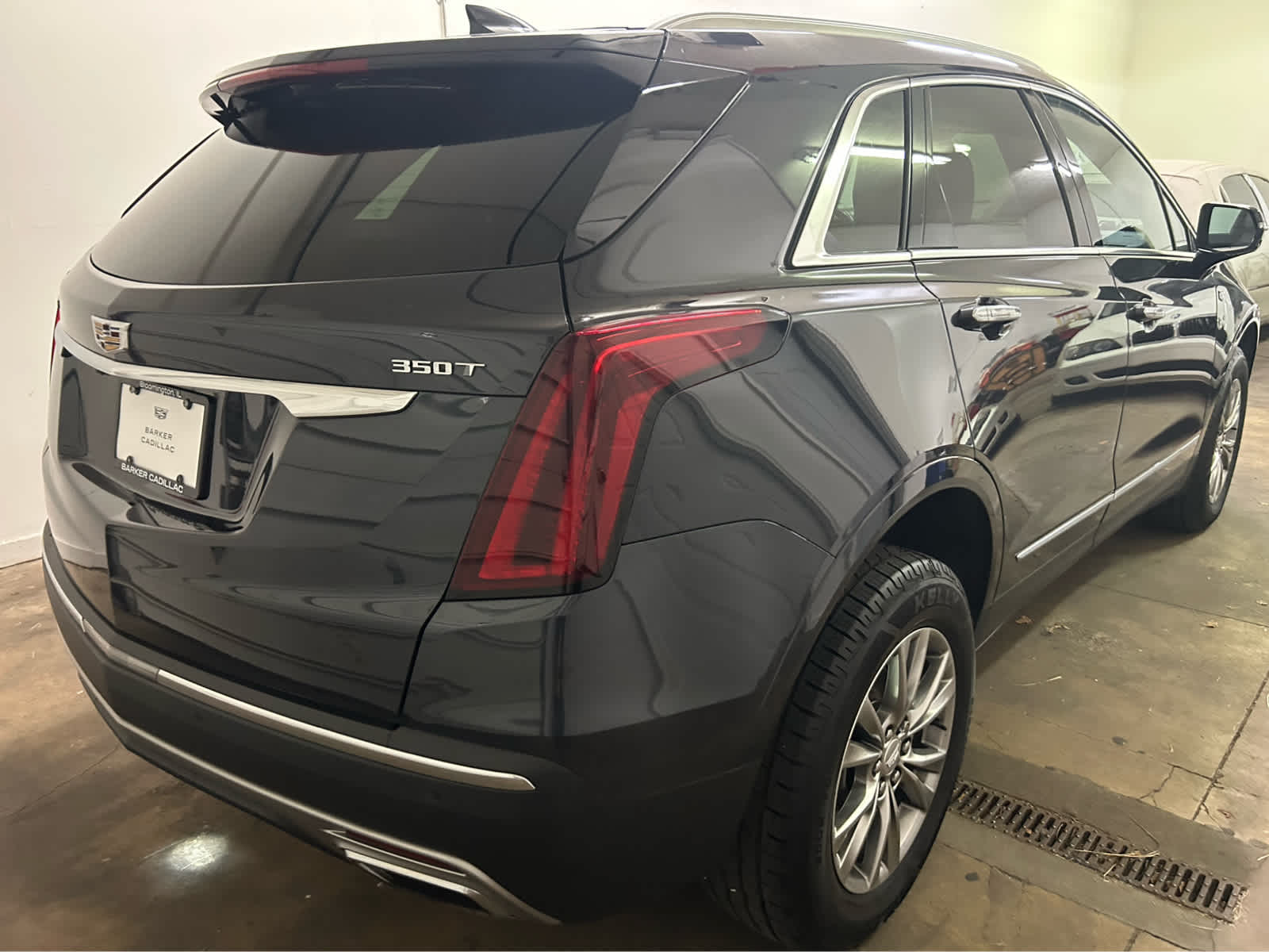 2021 Cadillac XT5 Premium Luxury photo 2
