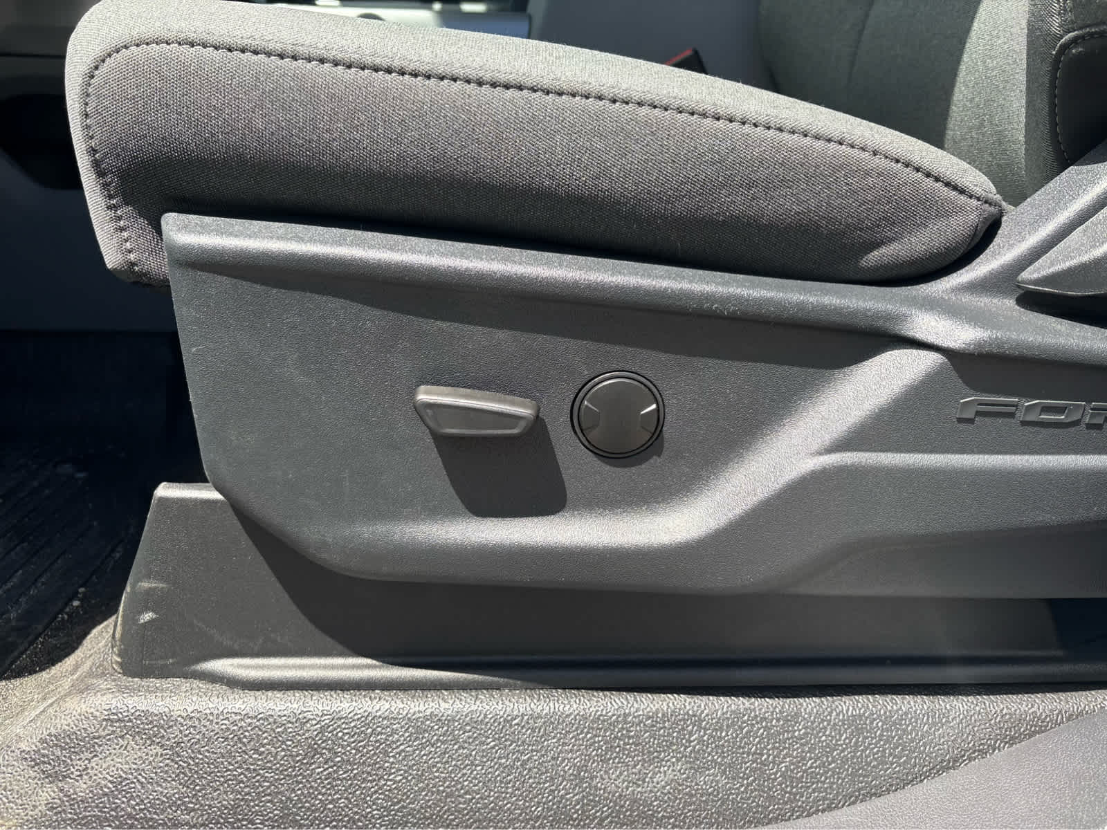 2025 Ford F-350 Super Duty Chassis Cab XLT - Photo 23