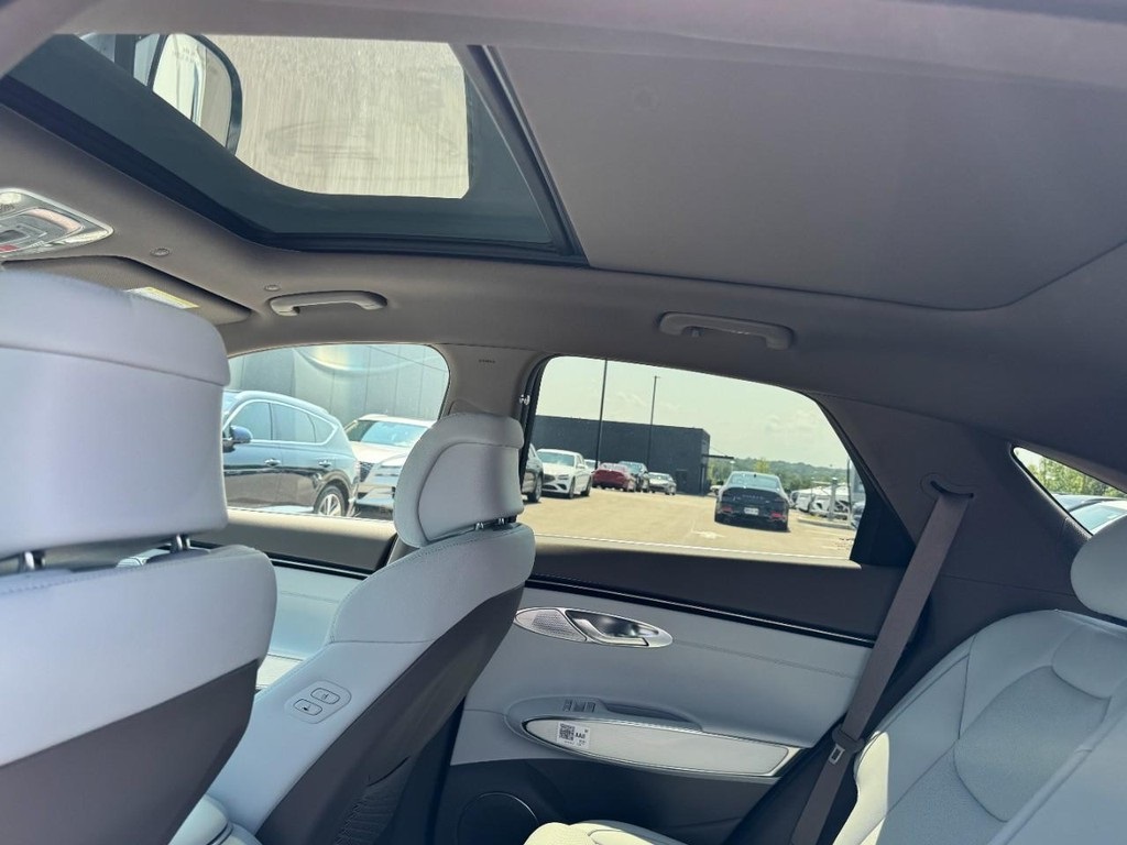 2026 Genesis GV70 2.5T Advanced photo 7