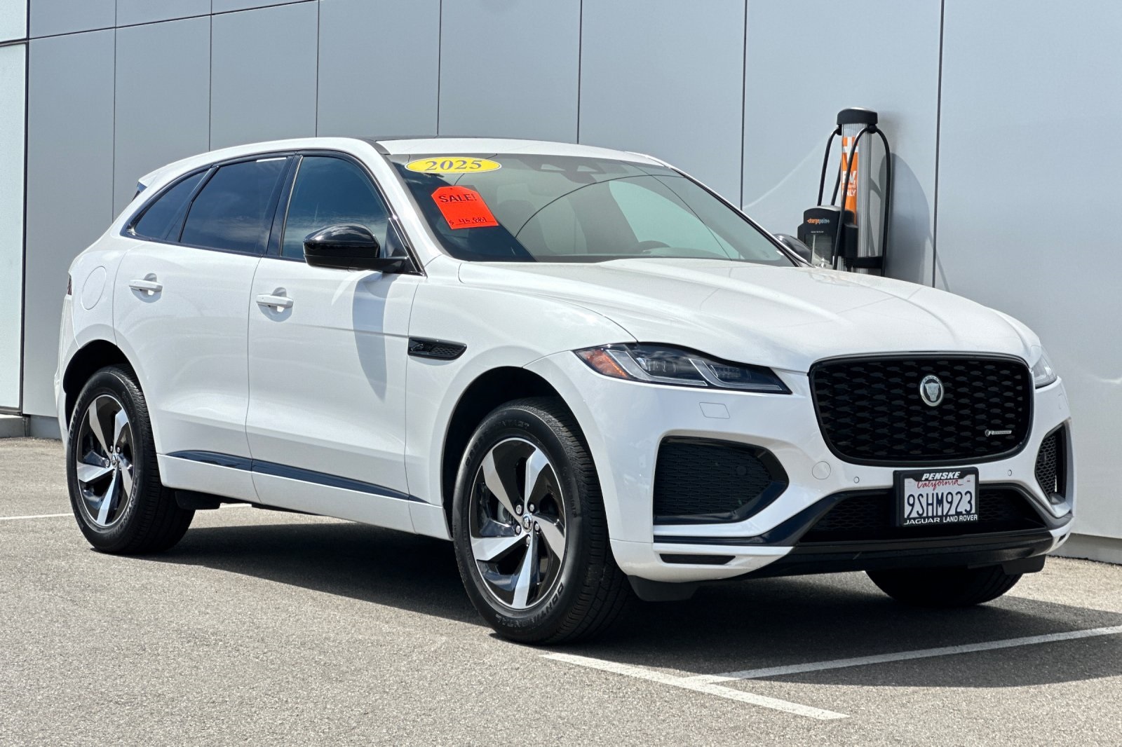 2025 Jaguar F-PACE P250 R-Dynamic S photo 8