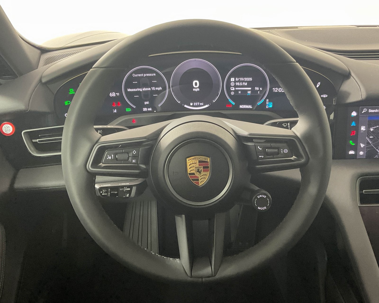 2025 Porsche Taycan 4 photo 15