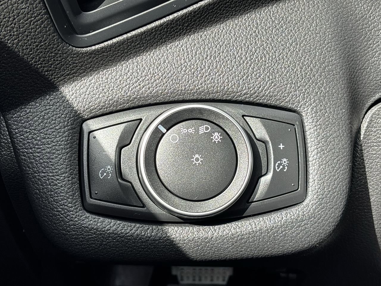 2017 Ford C-Max Hybrid SE photo 22