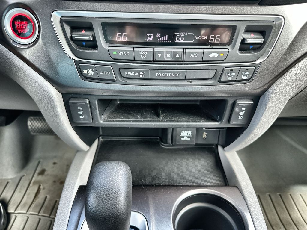 2017 Honda Ridgeline RTL-T photo 32