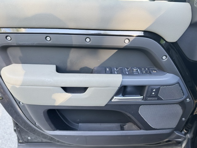 2022 Land Rover Defender 110 X-Dynamic SE photo 12