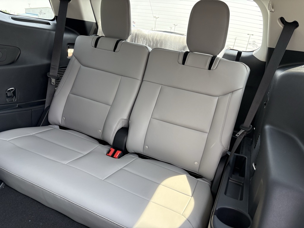 2025 Ford Explorer photo 24