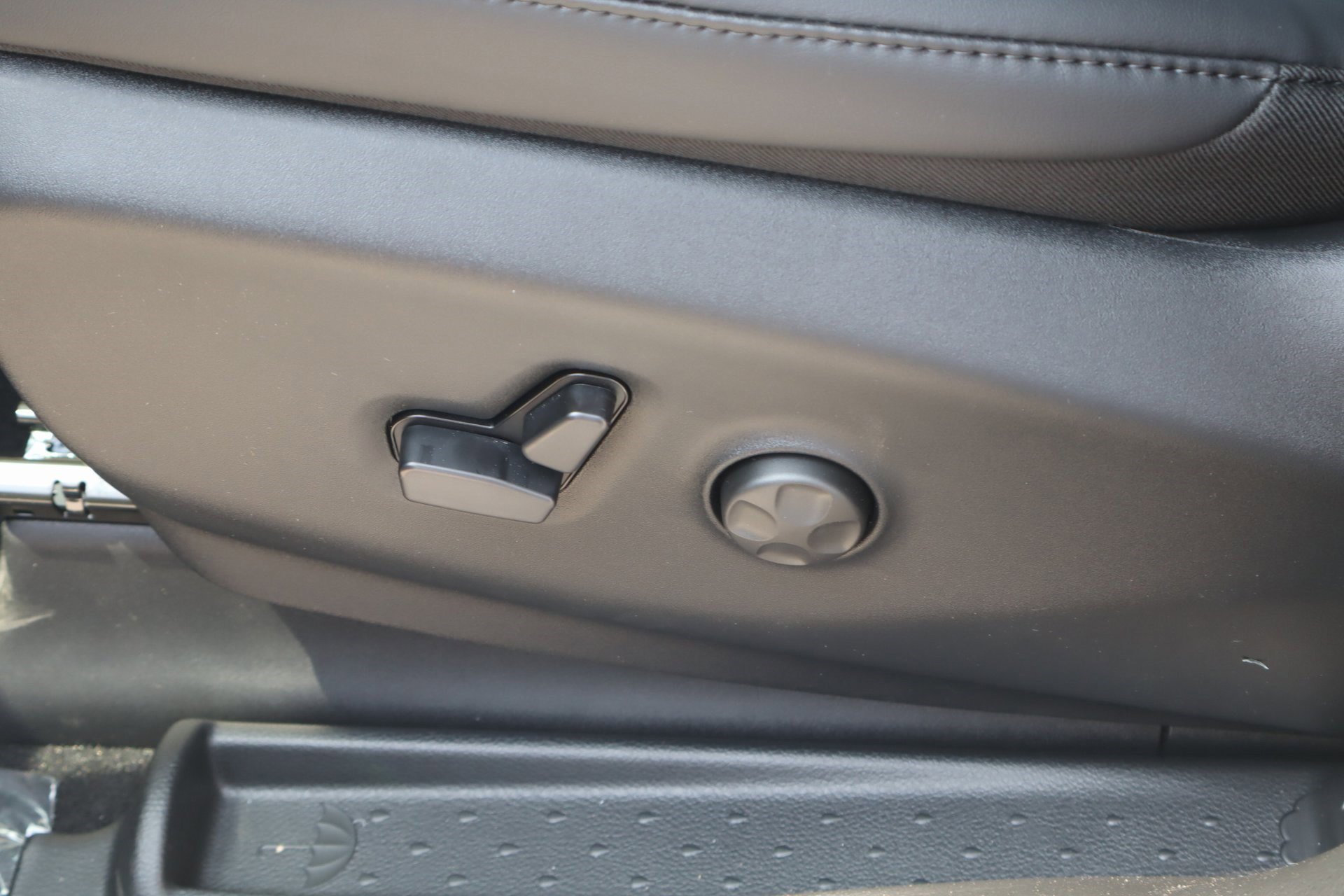 2025 Chrysler Voyager LX photo 20
