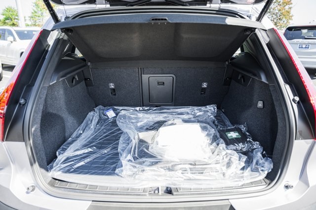 2026 Volvo XC40 Plus photo 9
