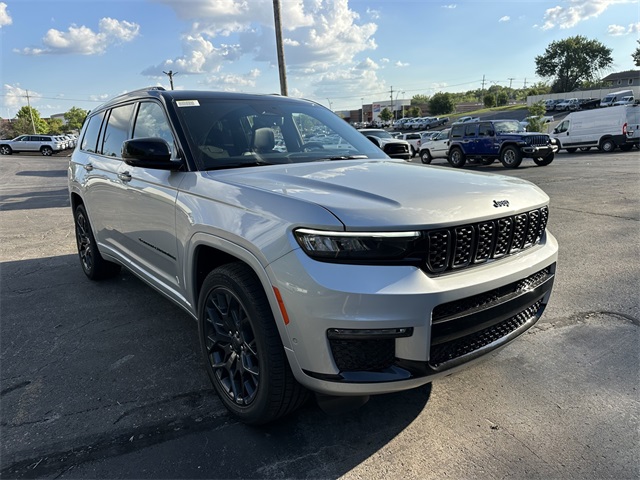 2025 Jeep Grand Cherokee L Summit photo 3