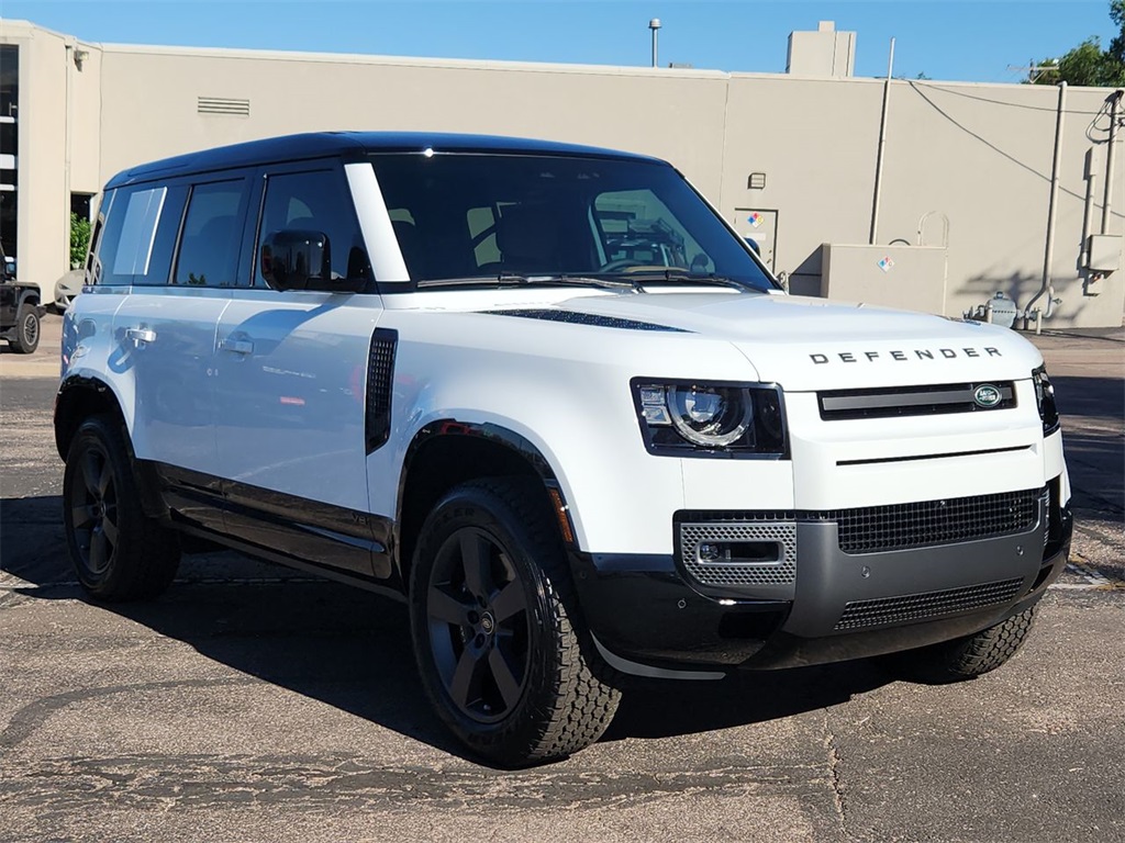 2025 Land Rover Defender 110 V8 photo 13