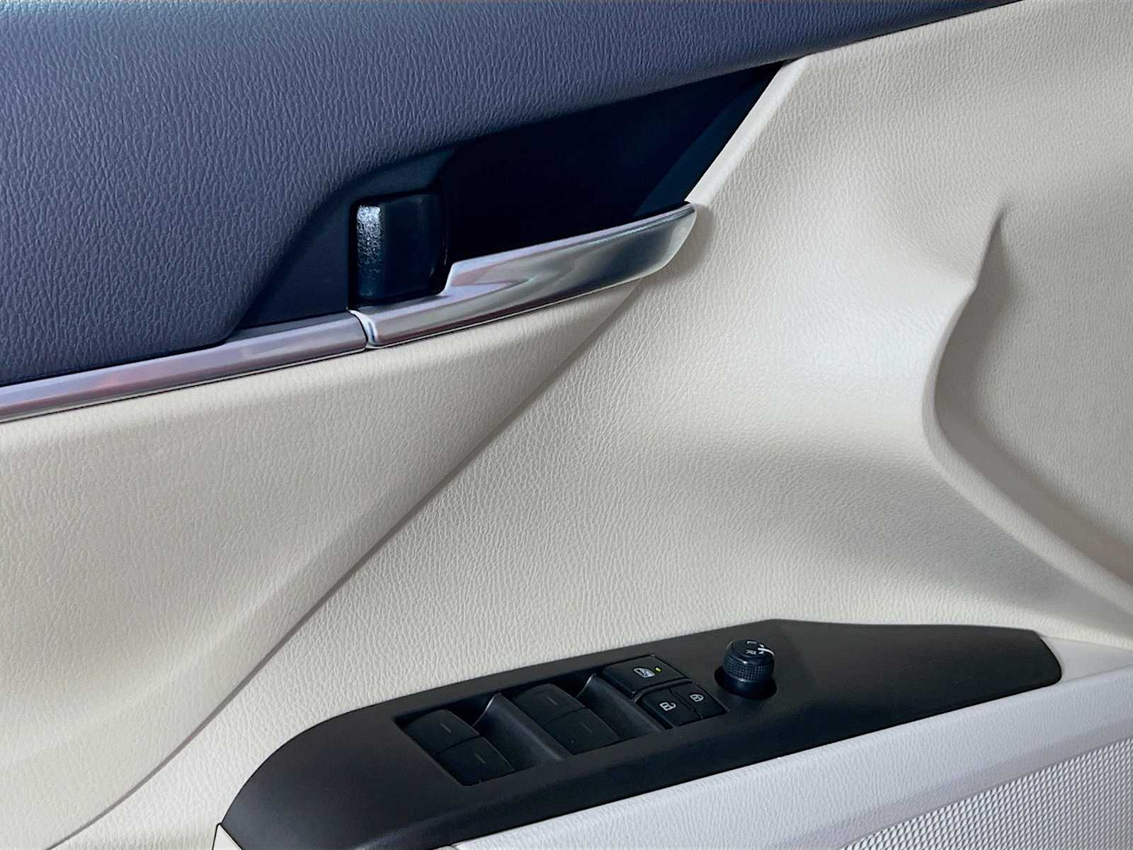 2023 Toyota Camry LE photo 16