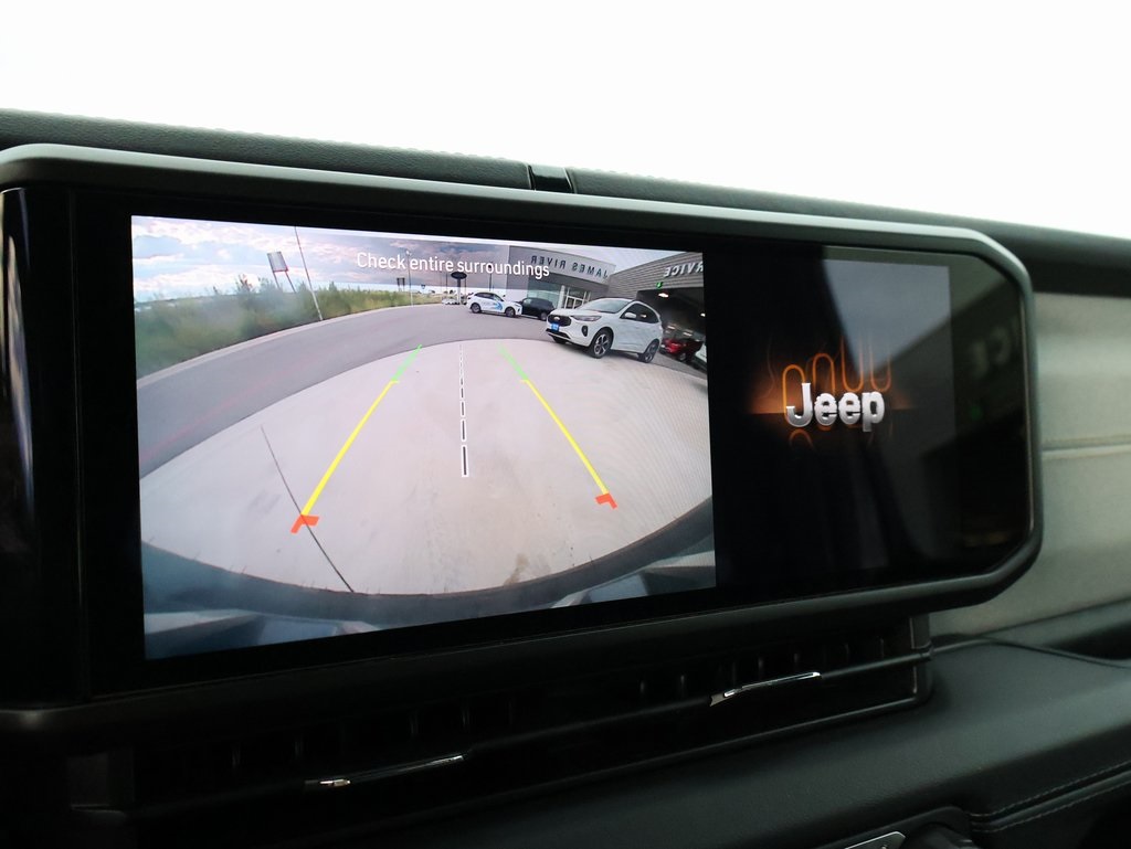 2024 Jeep Wrangler Sahara photo 29