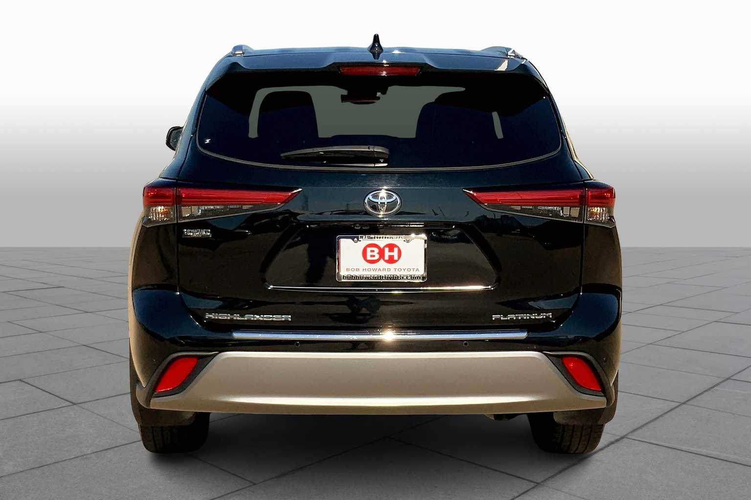 2022 Toyota Highlander Platinum photo 3