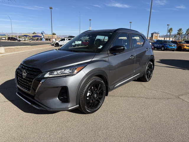 2023 Nissan Kicks SR