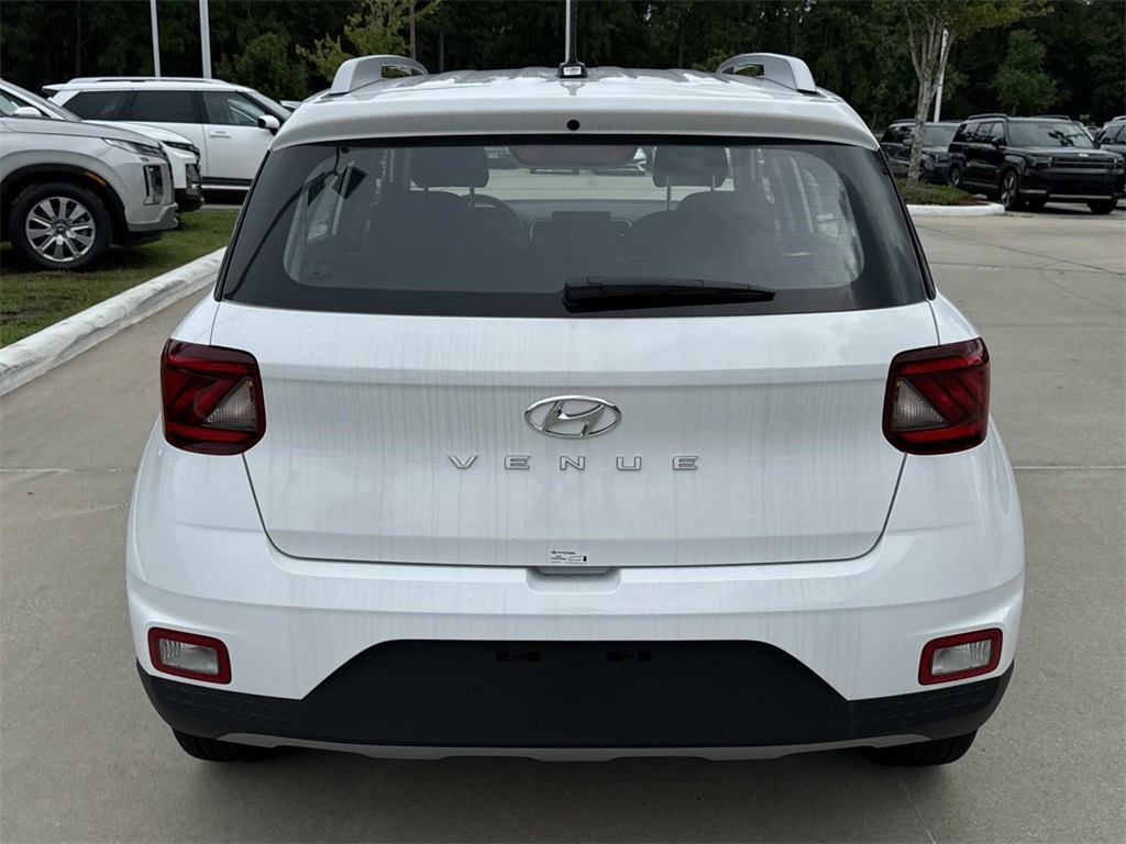 2025 Hyundai Venue SEL photo 3
