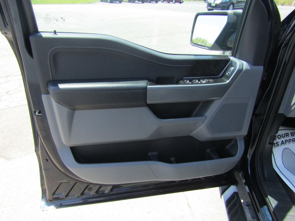 2023 Ford F-150 XLT photo 9