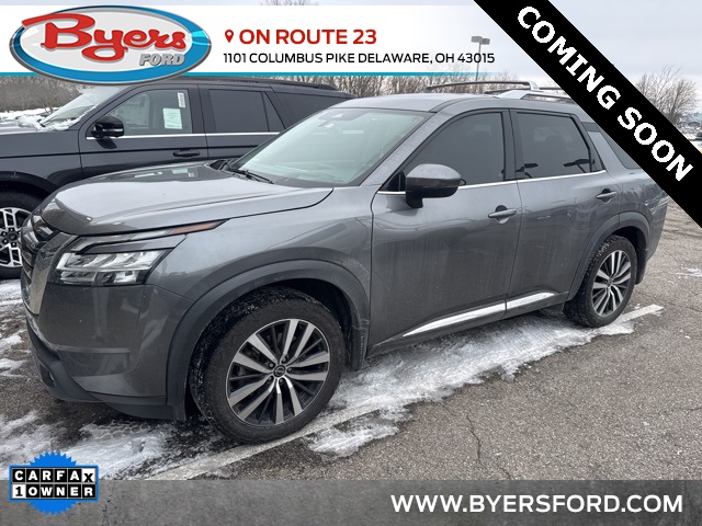 2022 Nissan Pathfinder Platinum's photo